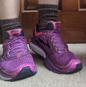 Brooks women's Ghost 9 purple running shoes size 7